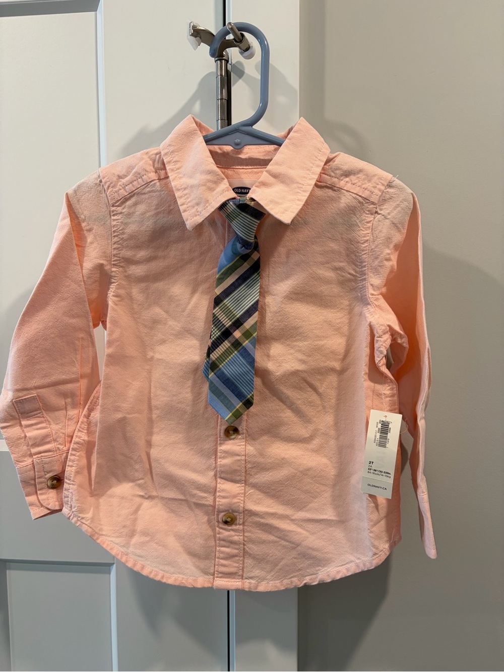 Old Navy Boys Light Peach Dress Shirt with Detachable Blue Plaid Tie
